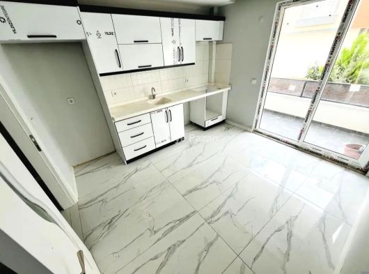 GÖMEÇ ÇAM SOKAKTA UYGUN FİYATA SATILIK 3+1 DAİRE