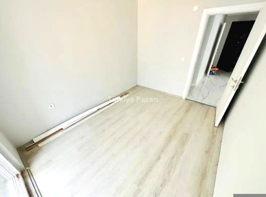 GÖMEÇ ÇAM SOKAKTA UYGUN FİYATA SATILIK 3+1 DAİRE