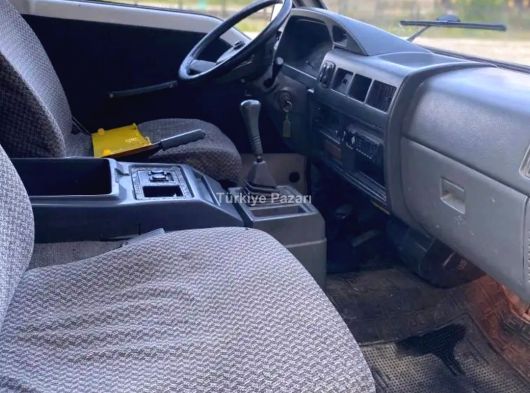 2001 Mitsubishi L300