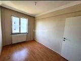 ZAFER MAH. MEKKE CAMİ CİVARI ARA KAT 2+1 DAİRE AYRI WC BALKONLU
