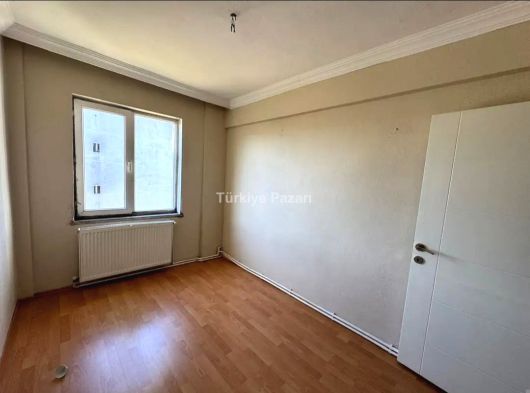 ZAFER MAH. MEKKE CAMİ CİVARI ARA KAT 2+1 DAİRE AYRI WC BALKONLU