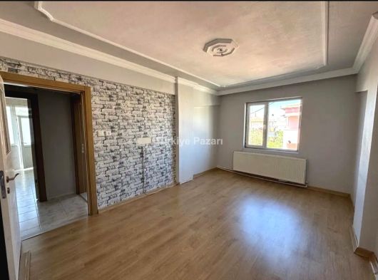 ZAFER MAH. MEKKE CAMİ CİVARI ARA KAT 2+1 DAİRE AYRI WC BALKONLU