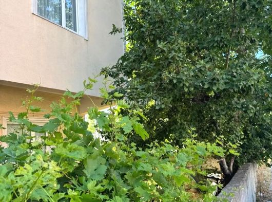 ZAFER MAH. MEKKE CAMİ CİVARI ARA KAT 2+1 DAİRE AYRI WC BALKONLU