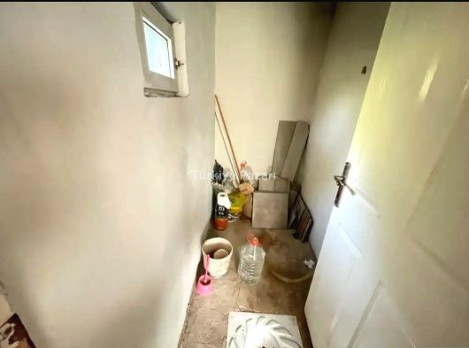 KÜTAHYA MERKEZ DEMİRCİÖRENDE 471 M2 YOL KENARINDA SATILIK HOBİ BAHÇESİ VE EVİ