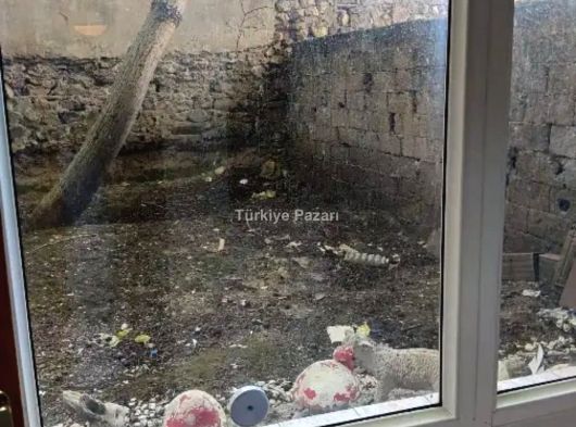 BURSA SETBAŞI ÜZERİ İPEKÇİLİK CADDESİNDE 65 M2 1+1 DOĞALGAZ KOMBİLİ BAKIMLI KİRALIK DAİRE