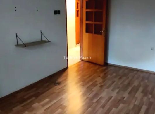 BURSA SETBAŞI ÜZERİ İPEKÇİLİK CADDESİNDE 65 M2 1+1 DOĞALGAZ KOMBİLİ BAKIMLI KİRALIK DAİRE