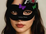 Siyah Renk İncili Taşlı Süet Kaplama Venedik Parti Maskesi 20x22 cm