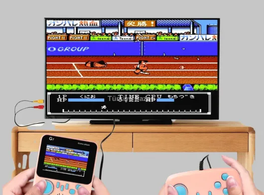 İki Kişilik Oyun Deneyimi Sunan Taşınabilir Retro Konsol