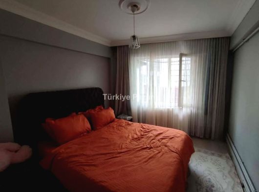 BURSA SETBAŞI ÜSTÜ SAKALDÖKEN CADDESİ ÜZERİNDE 2+1 KAT MÜLKİYETLİ SATILIK ARA KAT DAİRE