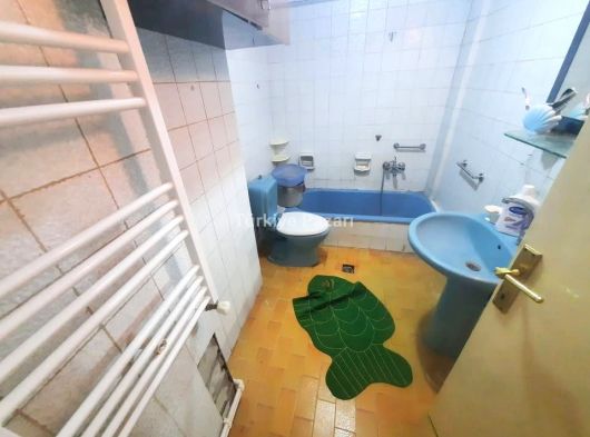 BURSA OSMANGAZİ TOPHANE ORTAPAZAR CD. 120 M2 3+1 HASTANELERİN ÜSTÜ 2. KAT ARA KAT KİRALIK DAİRE
