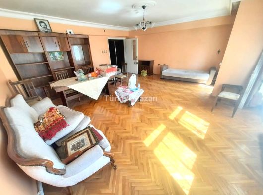 BURSA OSMANGAZİ TOPHANE ORTAPAZAR CD. 120 M2 3+1 HASTANELERİN ÜSTÜ 2. KAT ARA KAT KİRALIK DAİRE