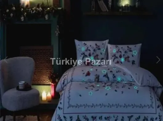 Glow Parlayan Çift Kişilik Nevresim Takımı Charm Kırmızı