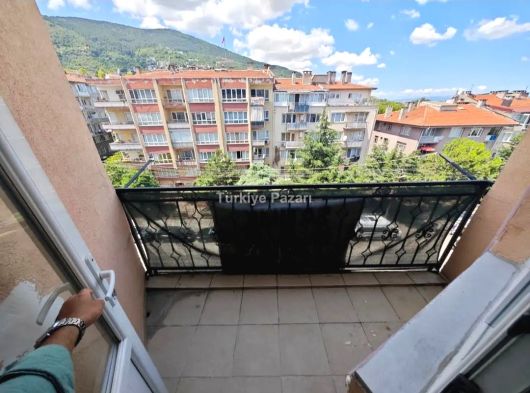 BURSA ALTIPARMAK MAHALLESİ'NDE 4+2 180 M2 GENİŞ TERASLI KREDİYE UYGUN SATILIK FIRSAT DAİRE